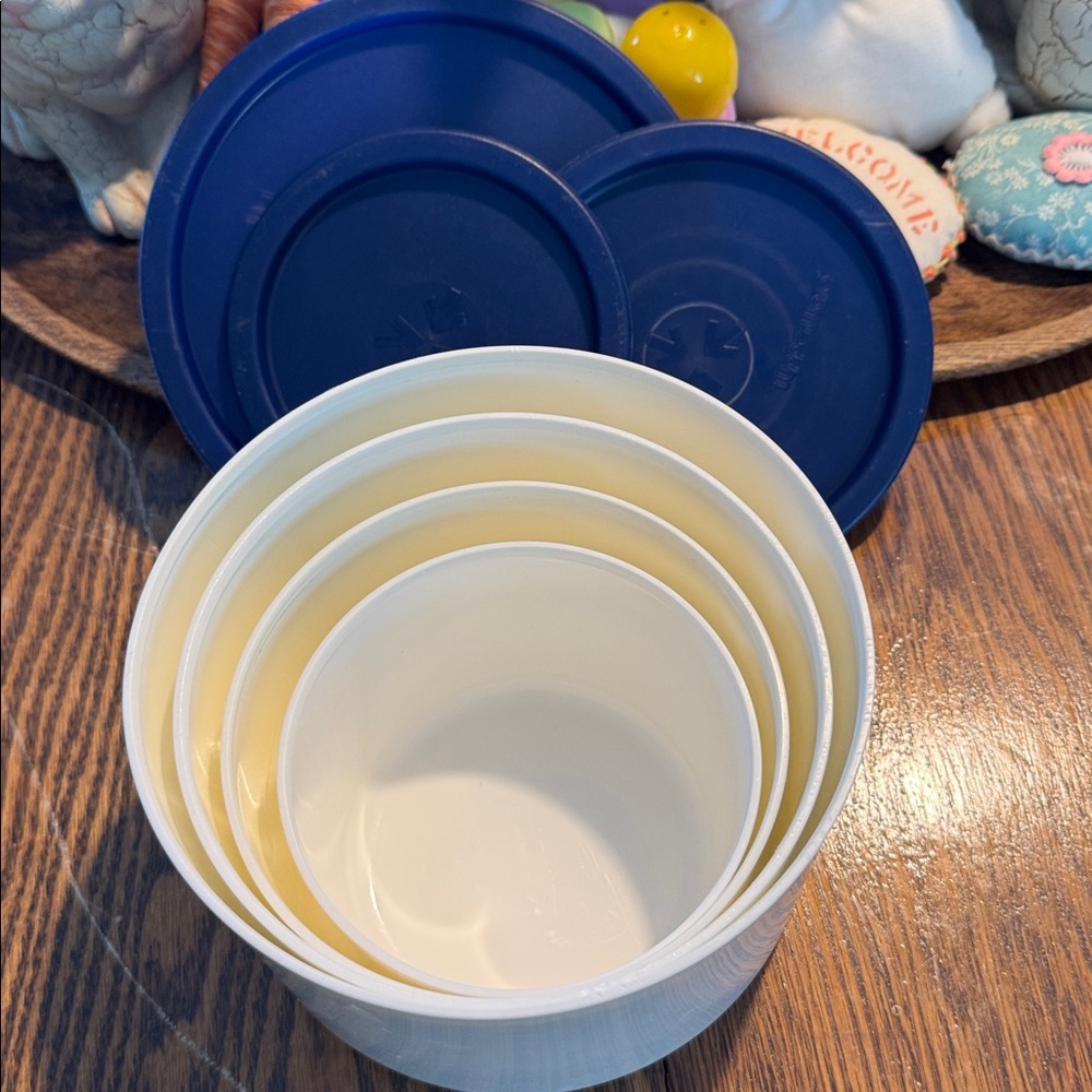 Vintage Tupperware One Touch Canister set - Picture 6 of 6